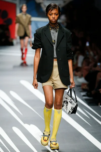 Look 19